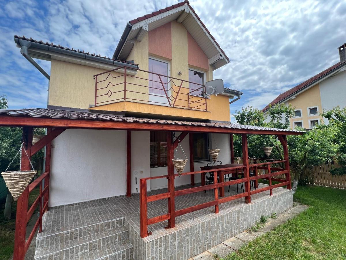 Casa Lv Villa Sura Mica Bagian luar foto