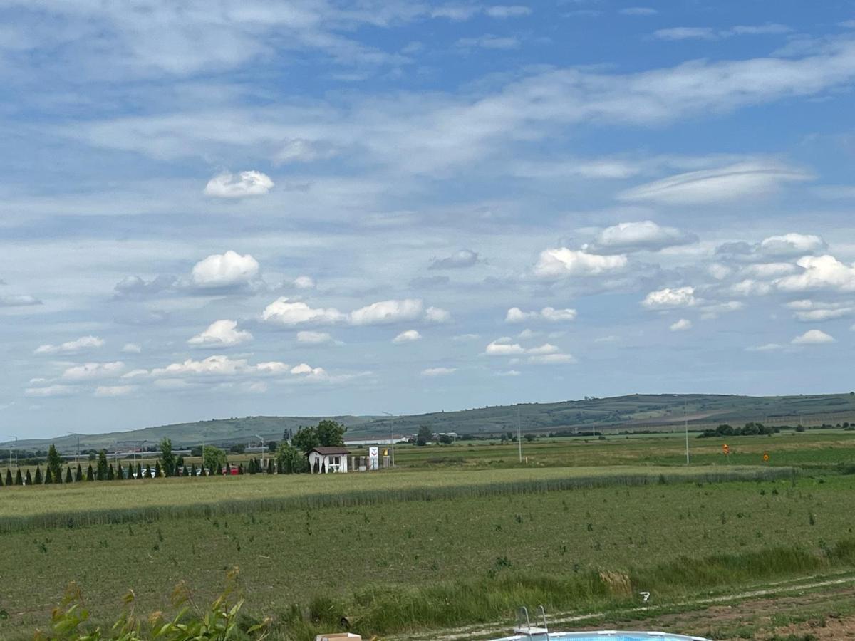 Casa Lv Villa Sura Mica Bagian luar foto